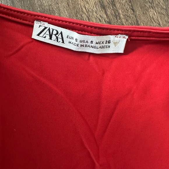 Zara Bold Red Top - Picture 2 of 2